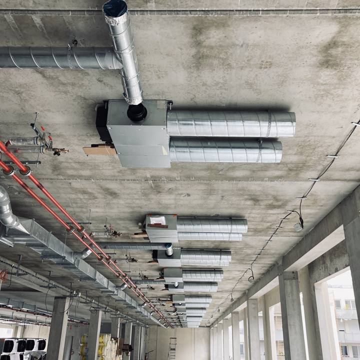 Lüftungskanäle unter der Decke